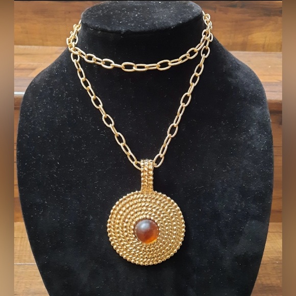 Avon Jewelry - VTG Modern Avon Medallion Necklace